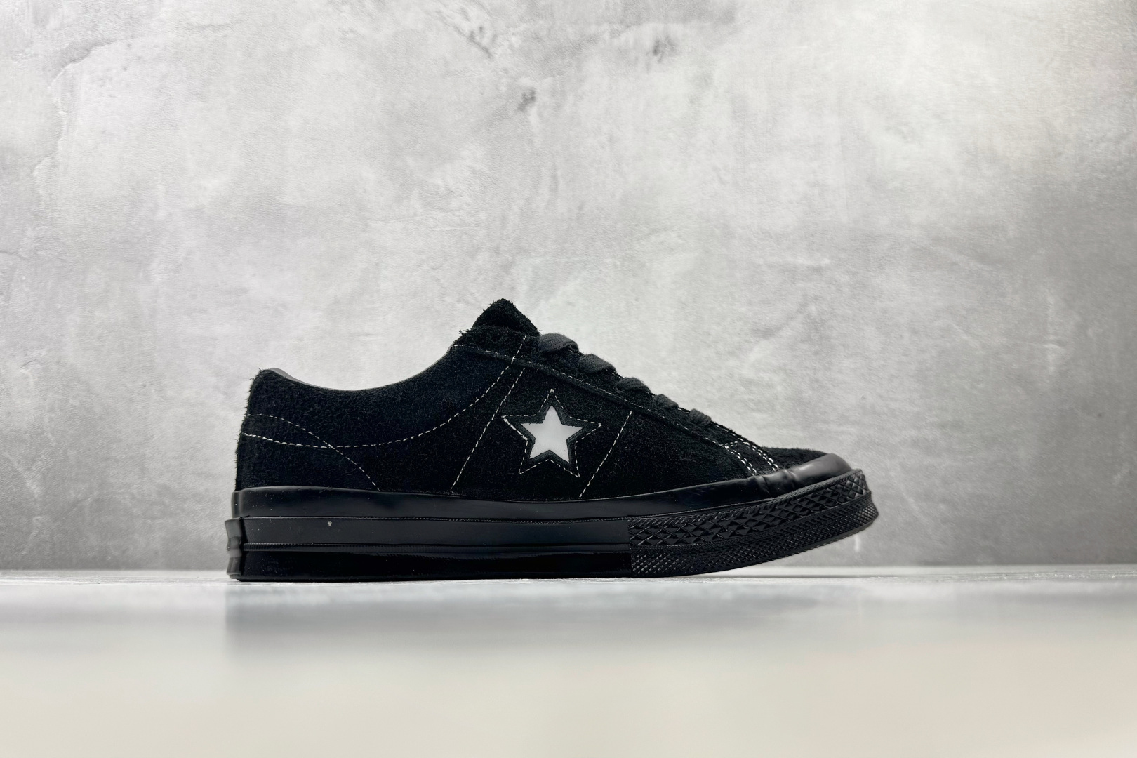 【H版】 Converse one star Suede OX 黑 • 星星贴片车缝针距统一 尖角走线圆润 不断线跳针 