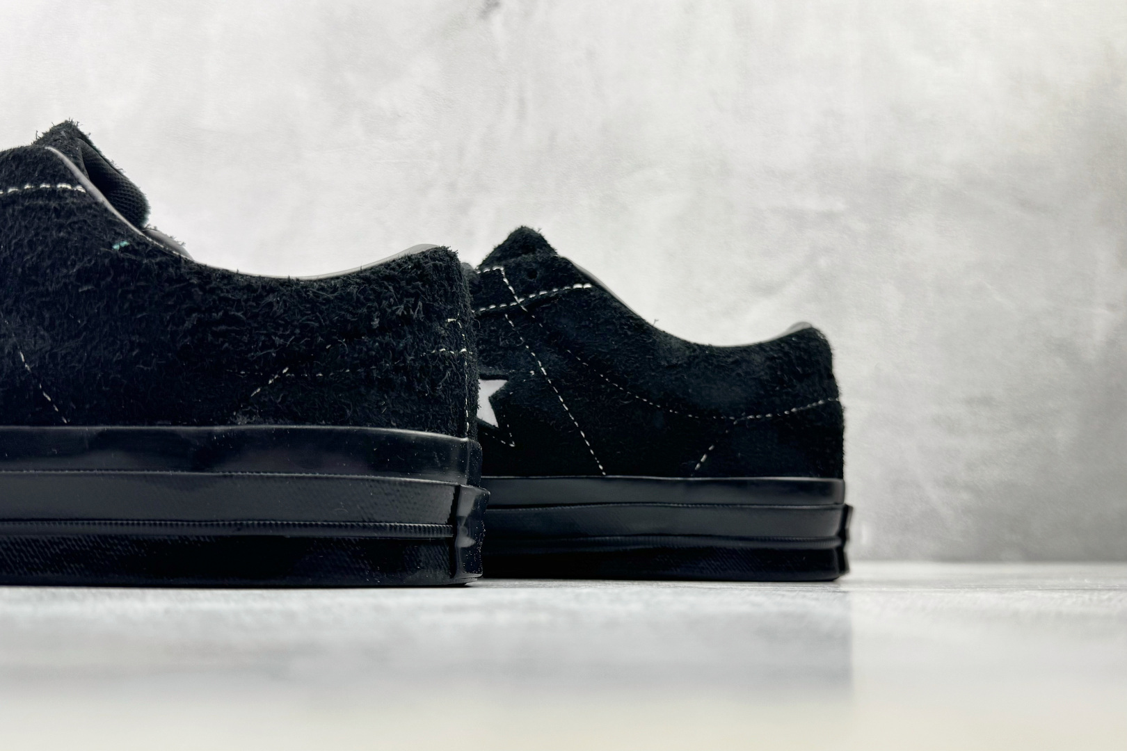 【H版】 Converse one star Suede OX 黑 • 星星贴片车缝针距统一 尖角走线圆润 不断线跳针 