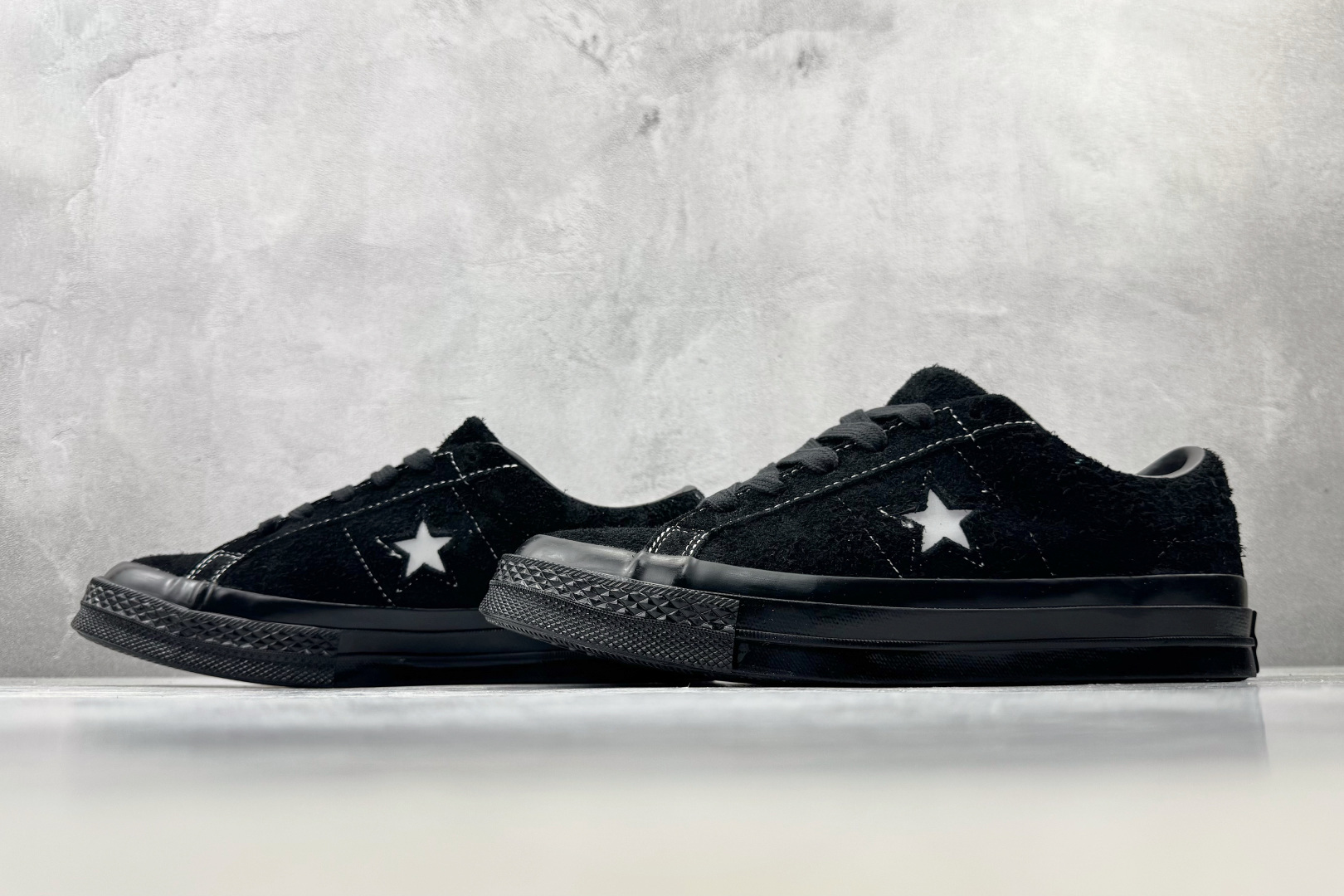 【H版】 Converse one star Suede OX 黑 • 星星贴片车缝针距统一 尖角走线圆润 不断线跳针 