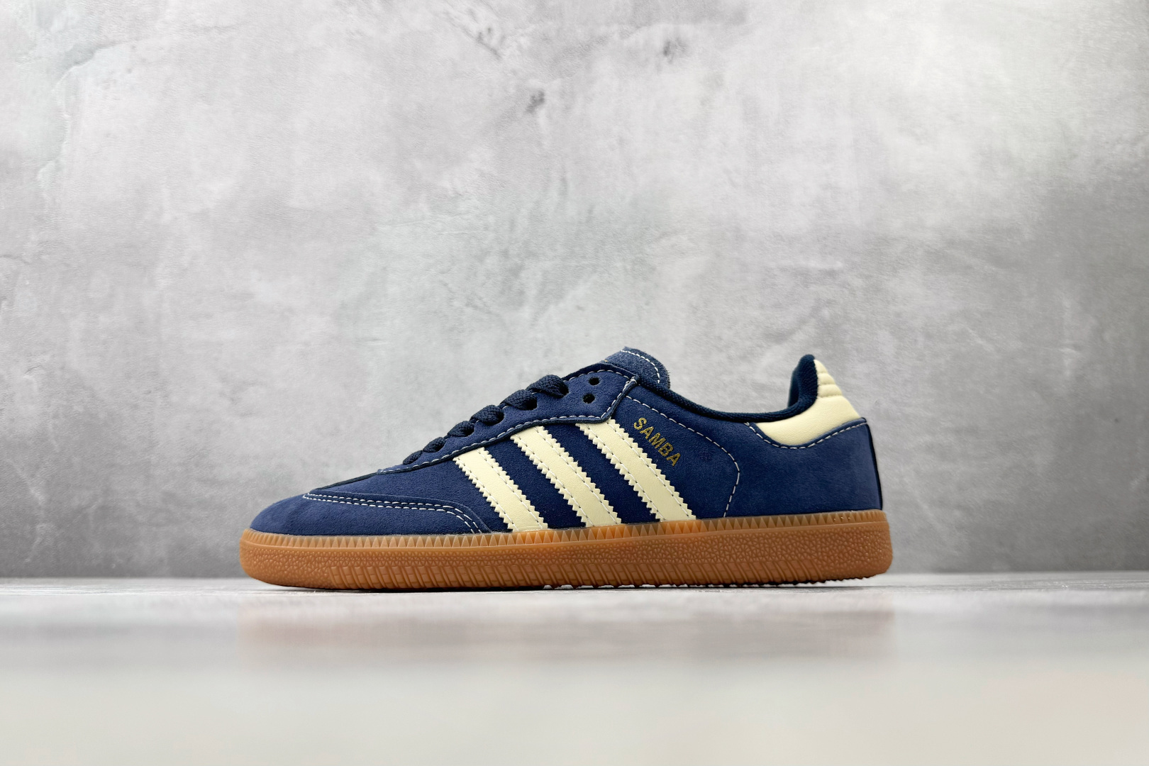 R 版出口订单 adidas originals SAMBA OG 蓝白 货号：KH9784 尺码：35.5 36 36