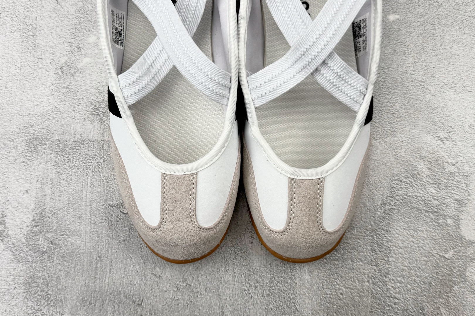 R 版出口订单 adidas BARREDA 白色 货号：JQ2127 尺码：35.5 36 36.5 37.5 38 