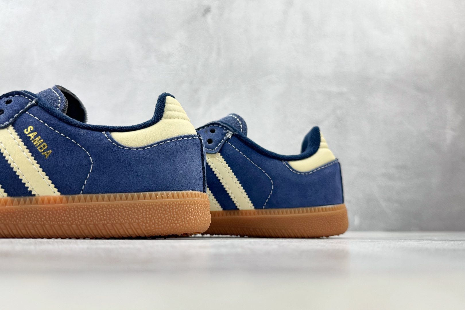 R 版出口订单 adidas originals SAMBA OG 蓝白 货号：KH9784 尺码：35.5 36 36
