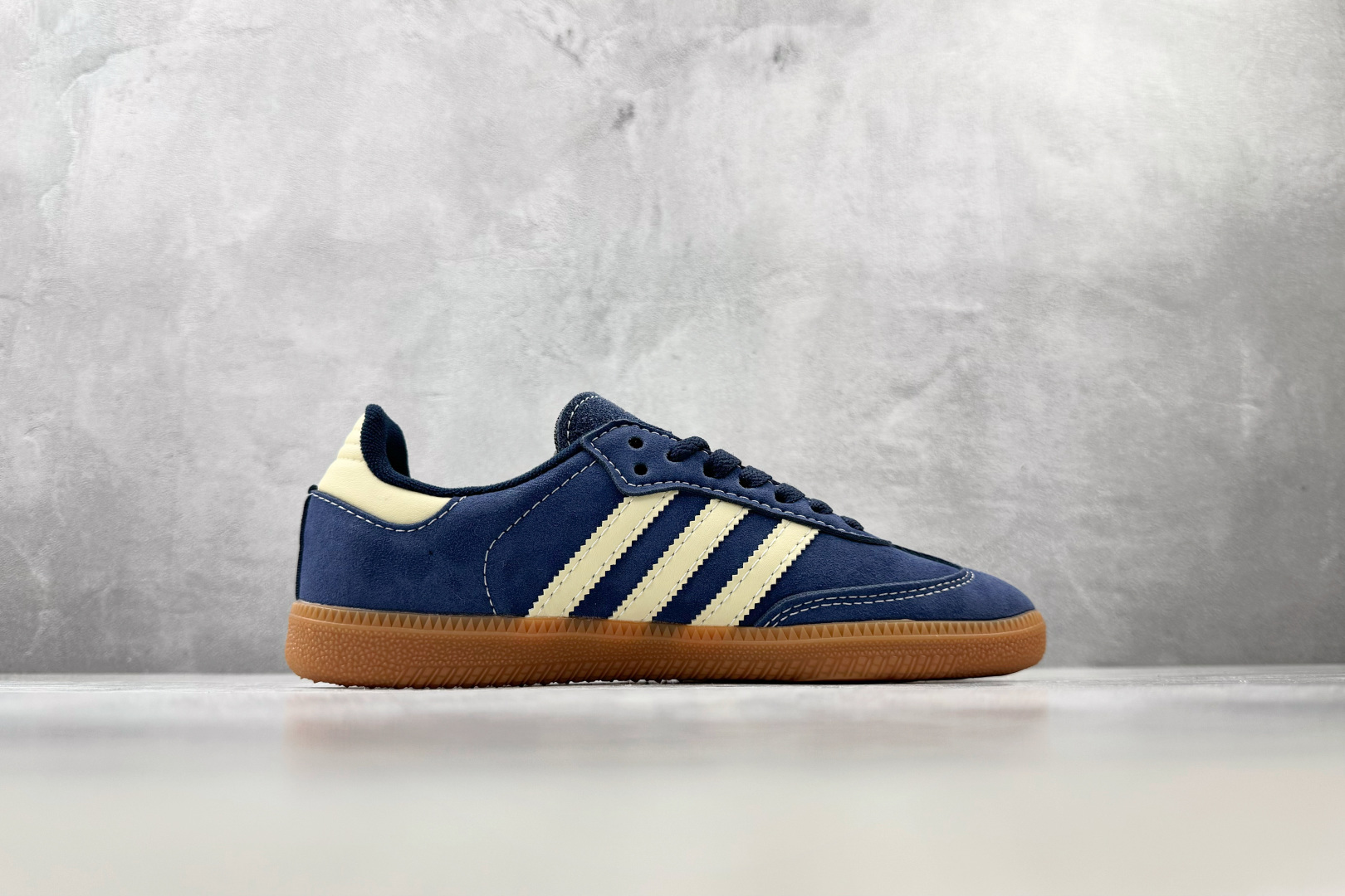 R 版出口订单 adidas originals SAMBA OG 蓝白 货号：KH9784 尺码：35.5 36 36
