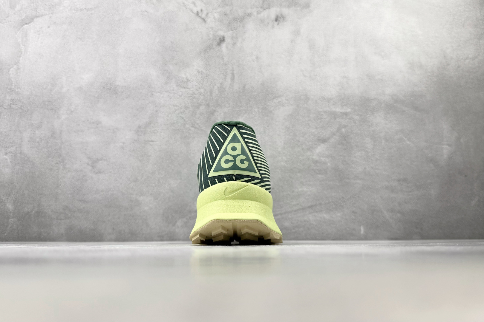 M 版 Nike ACG Ultrafly TRAIL SP 芦荟绿 货号：IR7317-300 尺码：36 36.5 