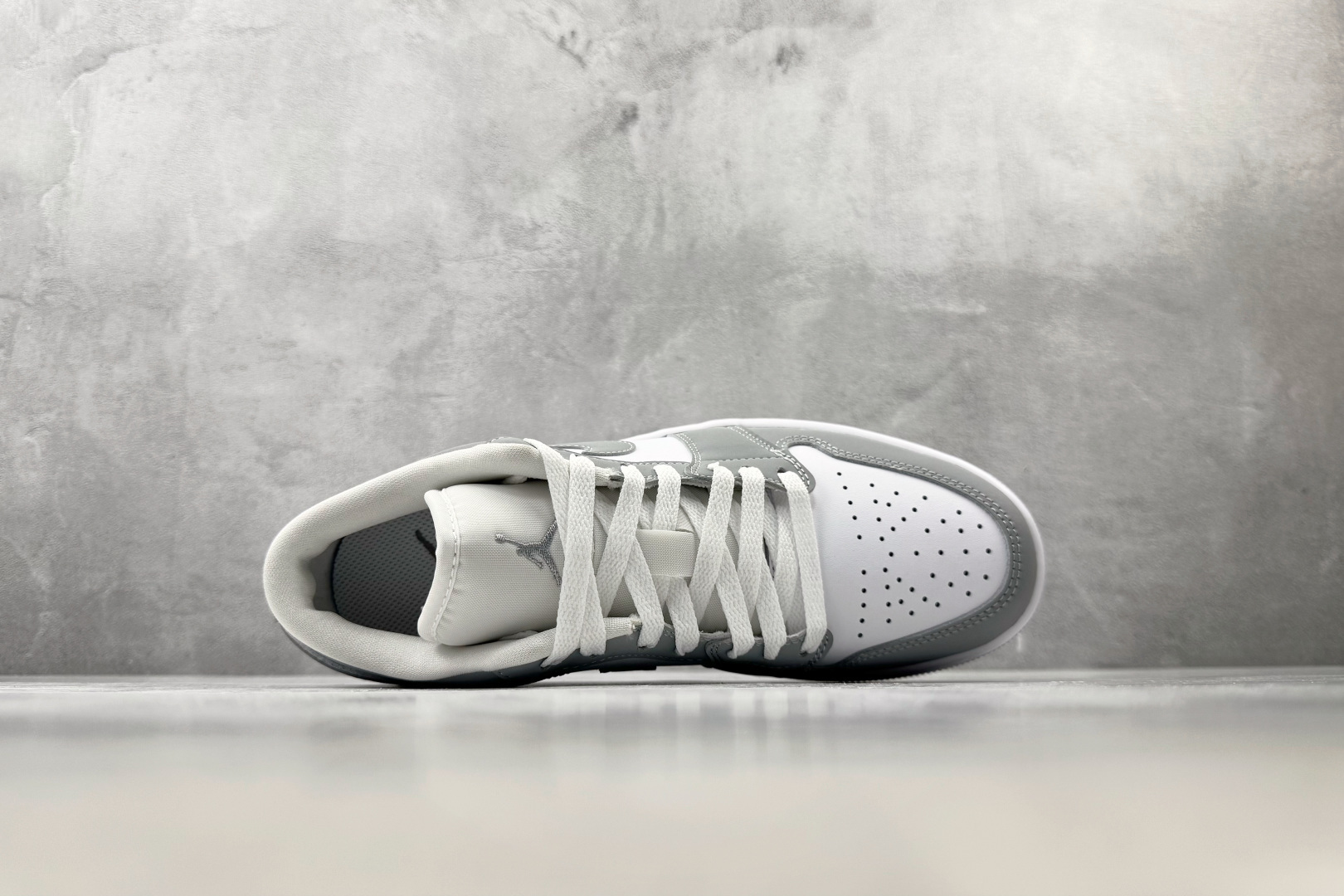 Mok Jordan Air Jordan 1 白灰 货号:DC0774-105 尺码:36 36.5 37.5 38 Mok Jordan Air Jordan 1 白灰 货号:DC0774-105 尺码:36 36.5 37.5 38