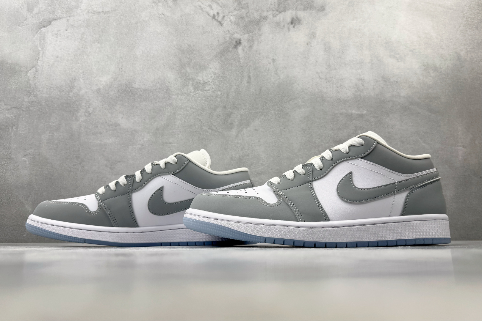 Mok Jordan Air Jordan 1 白灰 货号:DC0774-105 尺码:36 36.5 37.5 38 Mok Jordan Air Jordan 1 白灰 货号:DC0774-105 尺码:36 36.5 37.5 38
