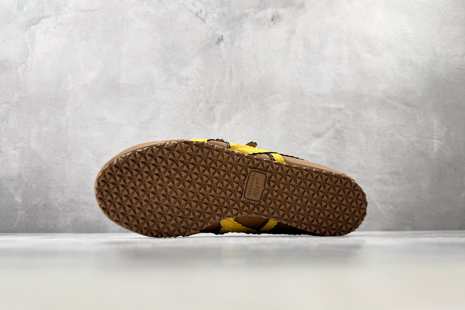 SC 渠道特供 Onitsuka Tiger鬼塚虎 MEXICO 66 TGRS 棕黄 货号:1182A678-201 SC 渠道特供 Onitsuka Tiger鬼塚虎 MEXICO 66 TGRS 棕黄 货号:1182A678-201
