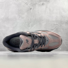 FC 纯原出品 New Balance NB 983 棕红 货号:U9832UH 尺码:36 36.5 37.5 38 FC 纯原出品 New Balance NB 983 棕红 货号:U9832UH 尺码:36 36.5 37.5 38