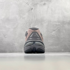 FC 纯原出品 New Balance NB 983 棕红 货号:U9832UH 尺码:36 36.5 37.5 38 FC 纯原出品 New Balance NB 983 棕红 货号:U9832UH 尺码:36 36.5 37.5 38