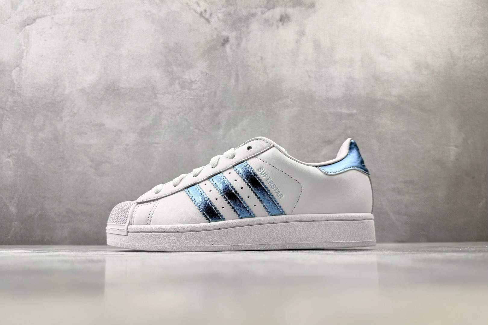 XP/H11 平台专供 adidas originals SUPERSTAR 2 白色 货号: LA7739 尺码：35