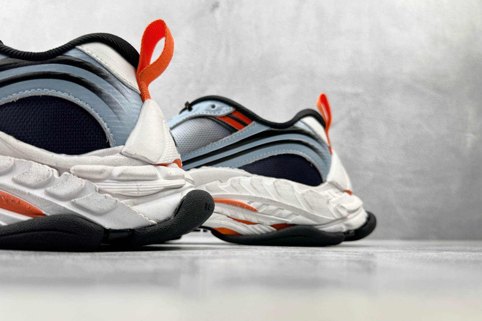 XA 最新外贸批次 Balenciaga巴黎世家 Triple S.2 GRADIENT 蓝色拼白色 货号：WTR2G4
