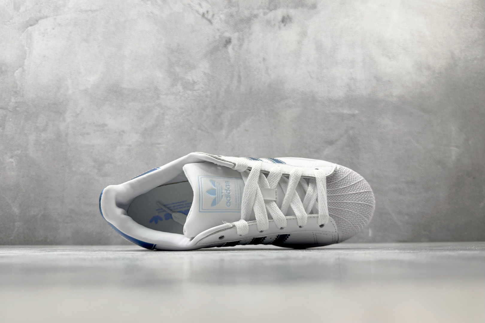 XP/H11 平台专供 adidas originals SUPERSTAR 2 白色 货号: LA7739 尺码：35