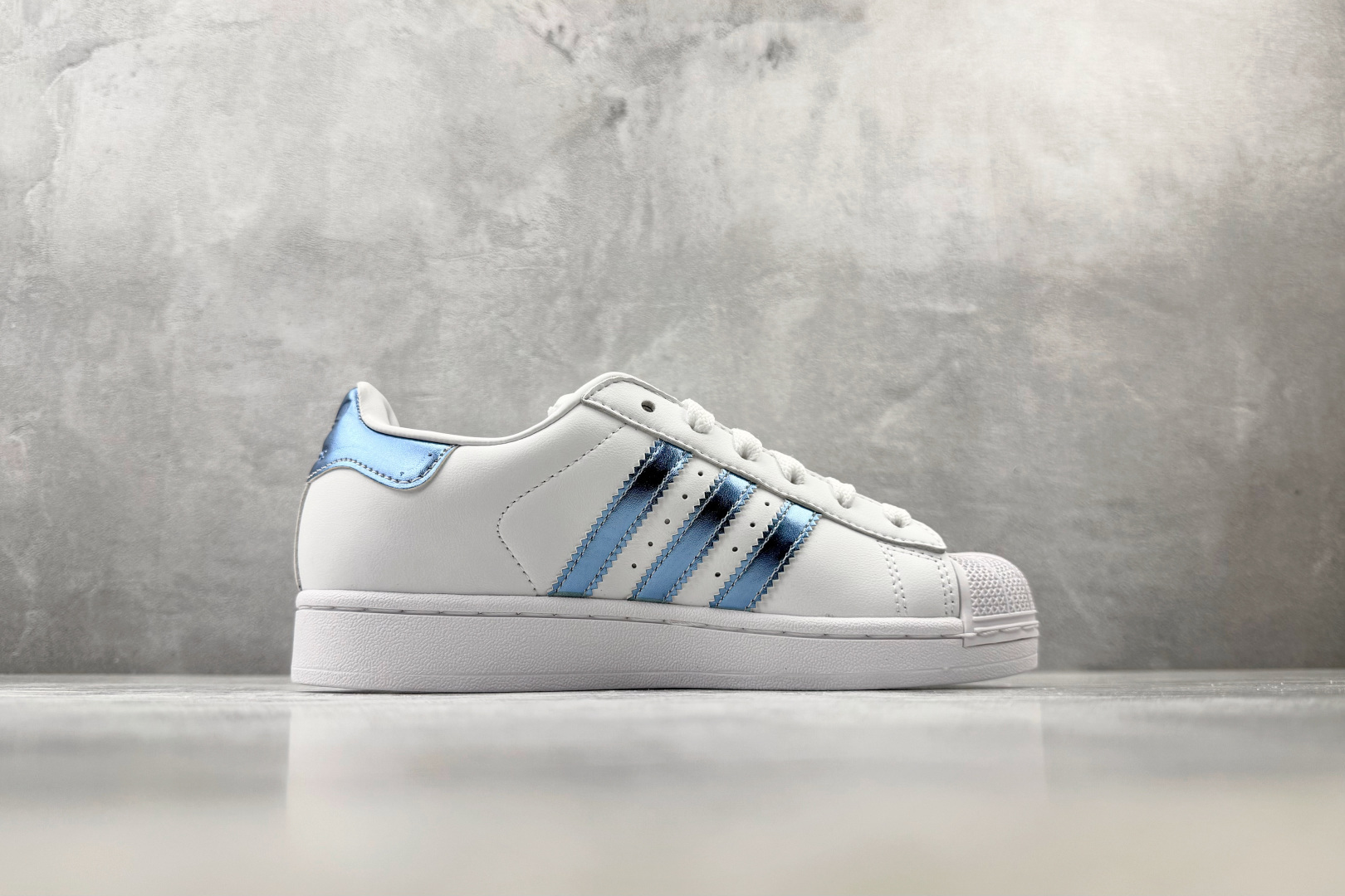 XP/H11 平台专供 adidas originals SUPERSTAR 2 白色 货号: LA7739 尺码：35