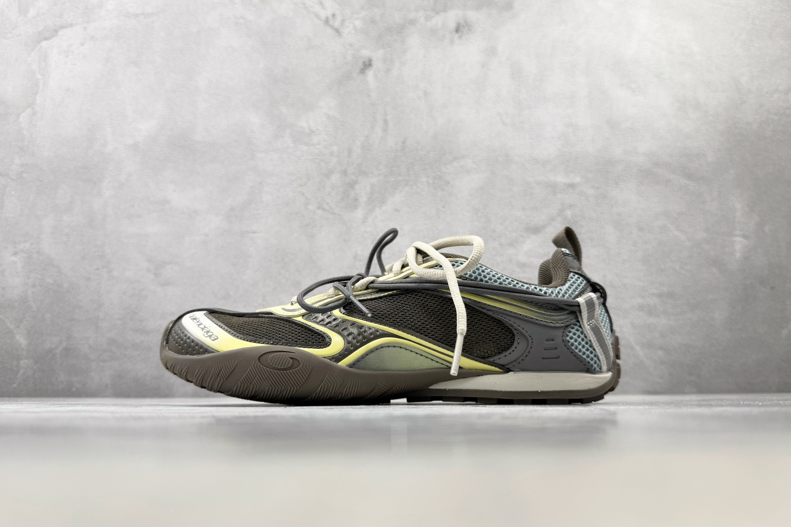 VG  代购版 Balenciaga巴黎世家 Radar Gradient Lines 灰黄 货号：WSTGL2471 