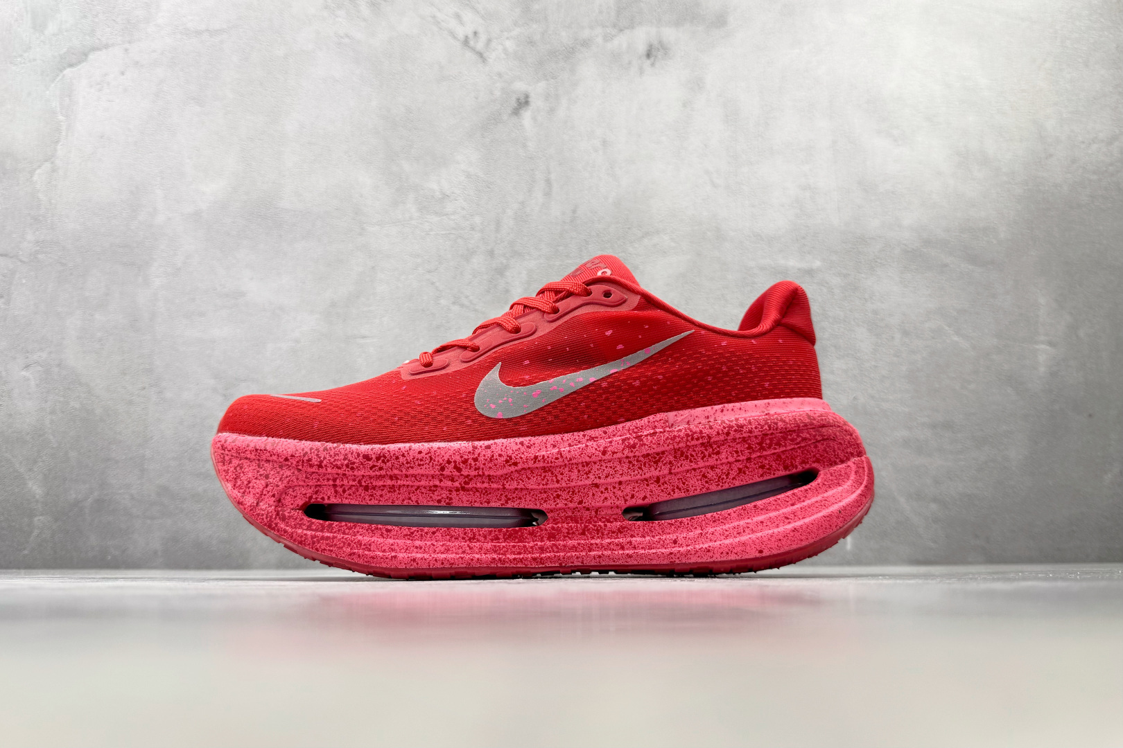 HC  Nike Vomero Premium 红色 货号 ：IU2827 600 尺码：36 36.5 37 37.5