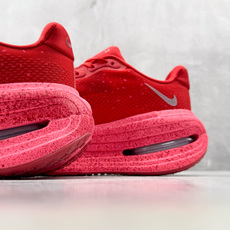 HC Nike Vomero Premium 红色 货号 :IU2827 600 尺码:36 36.5 37 37.5 HC Nike Vomero Premium 红色 货号 :IU2827 600 尺码:36 36.5 37 37.5