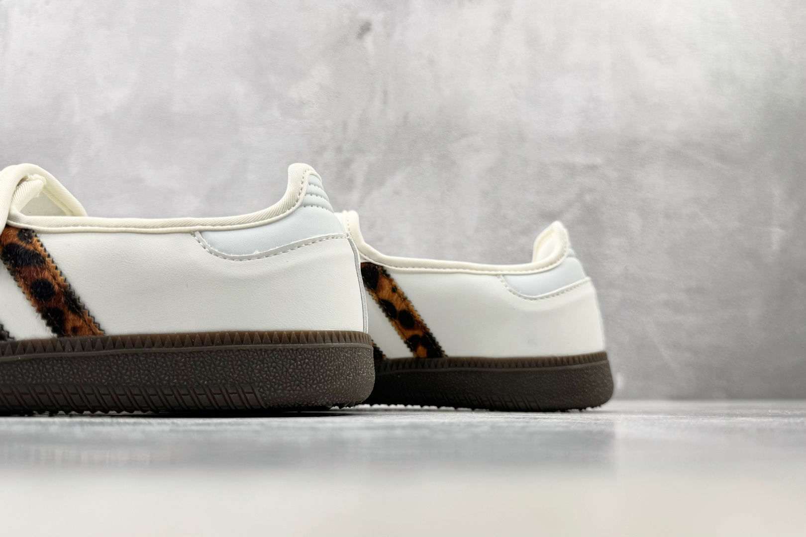 R版 出口订单 adidas originals Samba OG 豹纹 货号：HQ7970 尺码：35.5 36 36