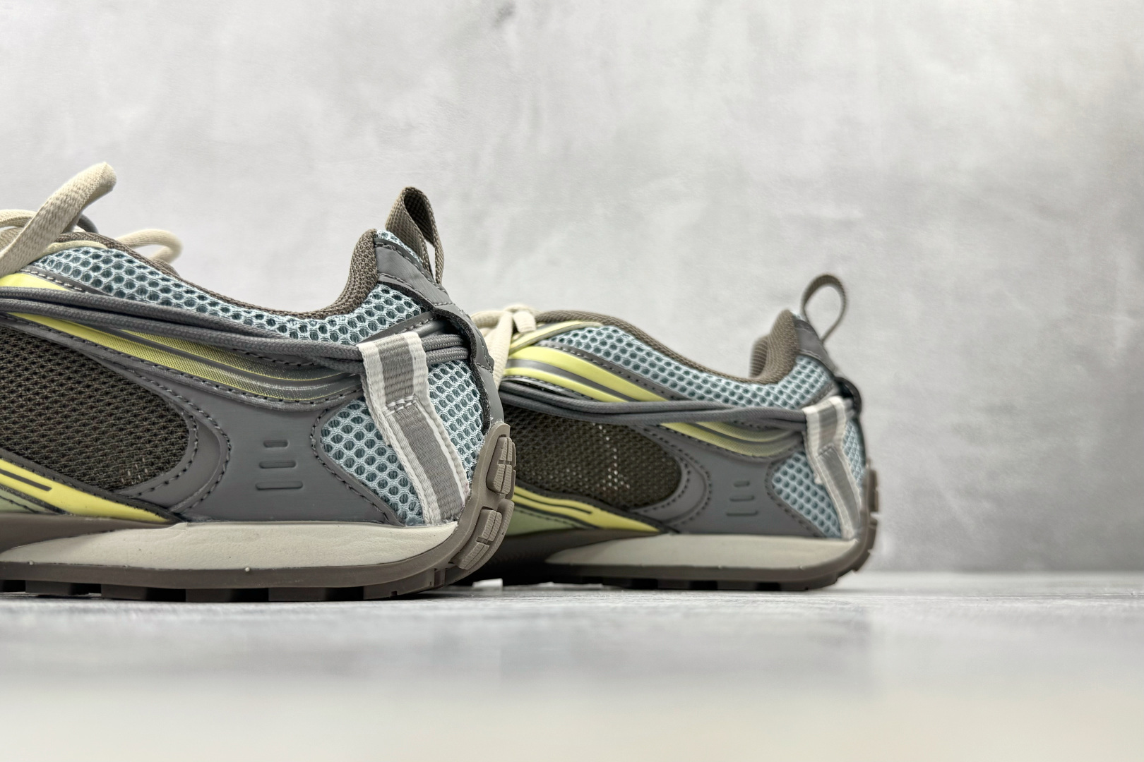 VG  代购版 Balenciaga巴黎世家 Radar Gradient Lines 灰黄 货号：WSTGL2471 