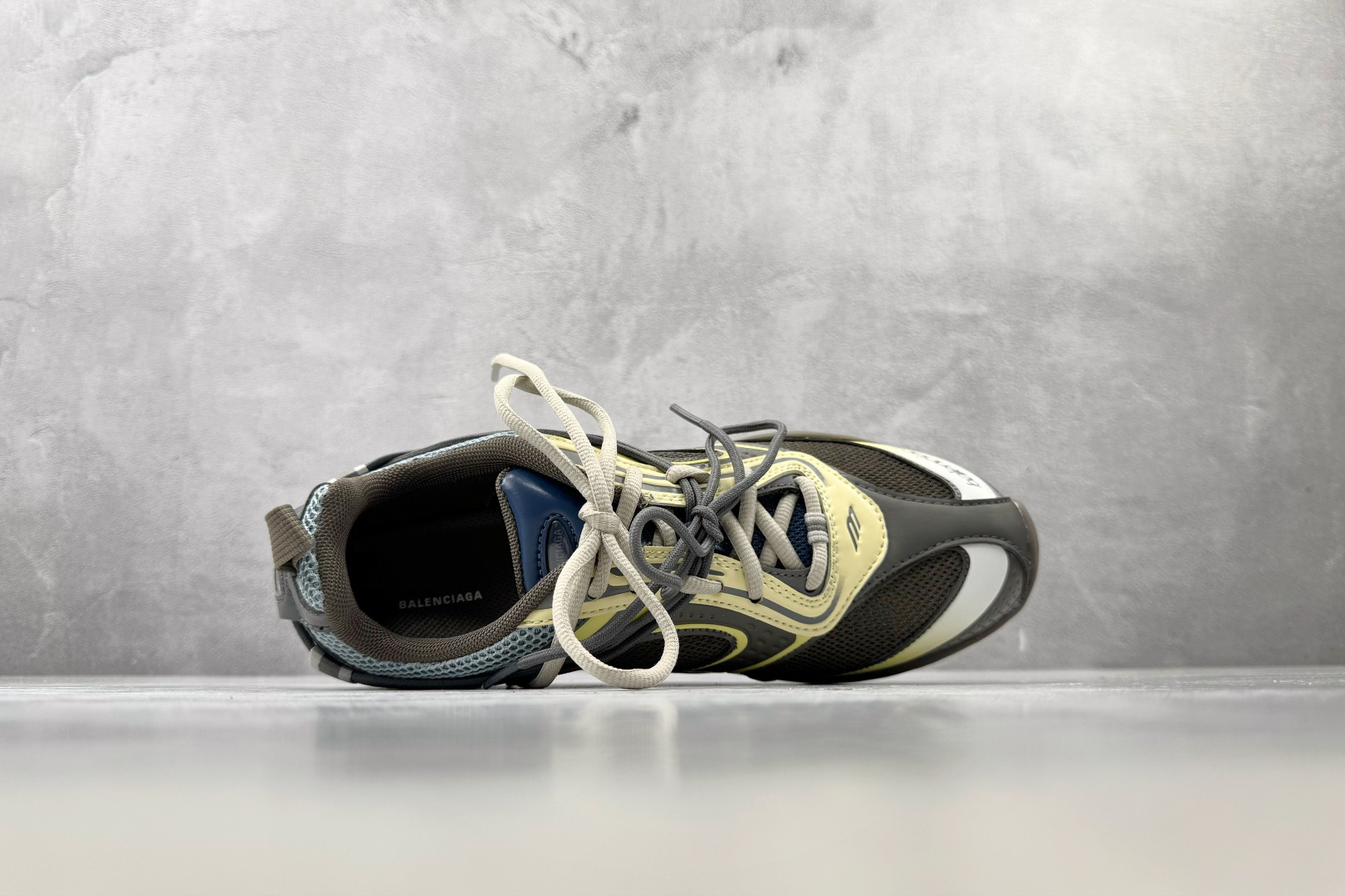 VG  代购版 Balenciaga巴黎世家 Radar Gradient Lines 灰黄 货号：WSTGL2471 