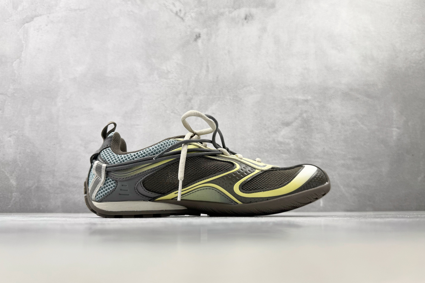 VG  代购版 Balenciaga巴黎世家 Radar Gradient Lines 灰黄 货号：WSTGL2471 
