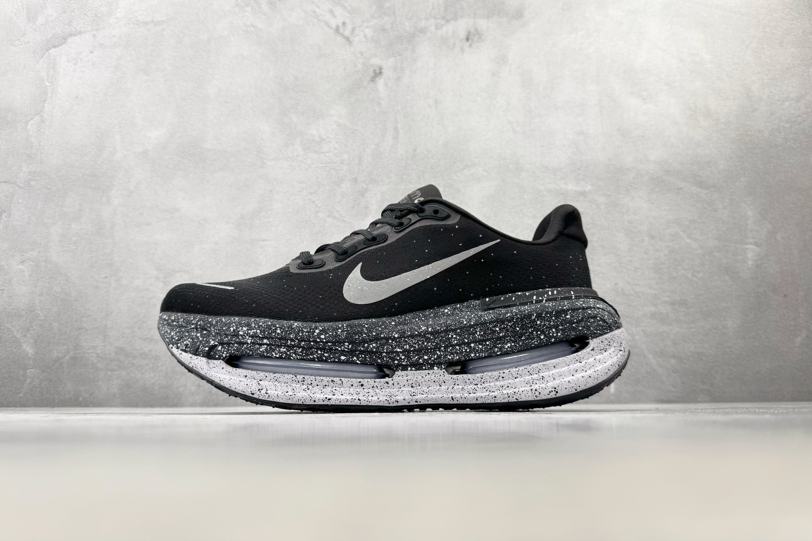 HC Nike Vomero Premium 黑白银 货号 ：IU2827 001 尺码：36 36.5 37 37.5