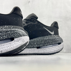 HC Nike Vomero Premium 黑白银 货号 :IU2827 001 尺码:36 36.5 37 37.5 HC Nike Vomero Premium 黑白银 货号 :IU2827 001 尺码:36 36.5 37 37.5