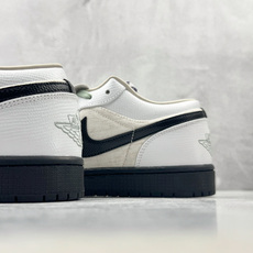 K版 综合版 Jordan Air Jordan 1 米白黑 货号:IW2020 尺码:36 36.5 37.5 38 K版 综合版 Jordan Air Jordan 1 米白黑 货号:IW2020 尺码:36 36.5 37.5 38