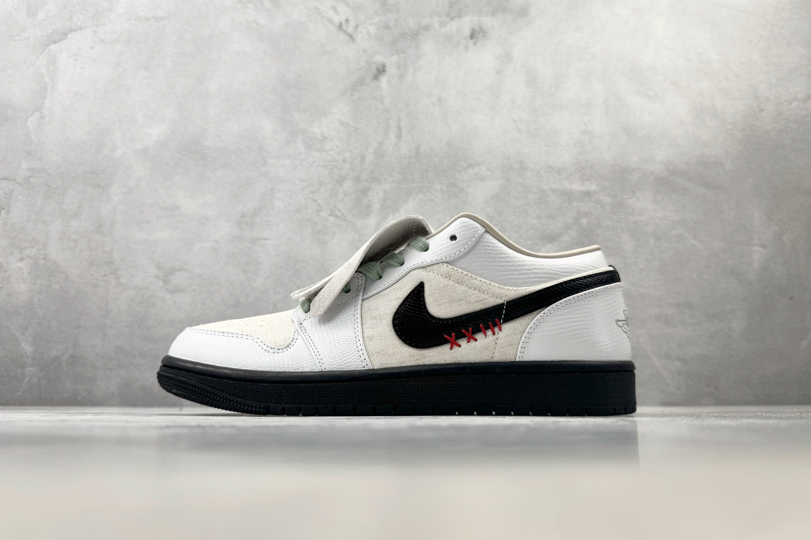 K版 综合版 Jordan Air Jordan 1 米白黑 货号：IW2020 尺码：36 36.5 37.5 38 