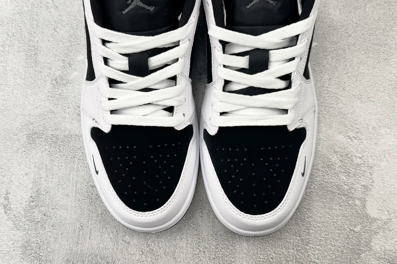 K版 综合版 Jordan Air Jordan 1 黑白 货号：IX6983 001 尺码：36 36.5 37.5 