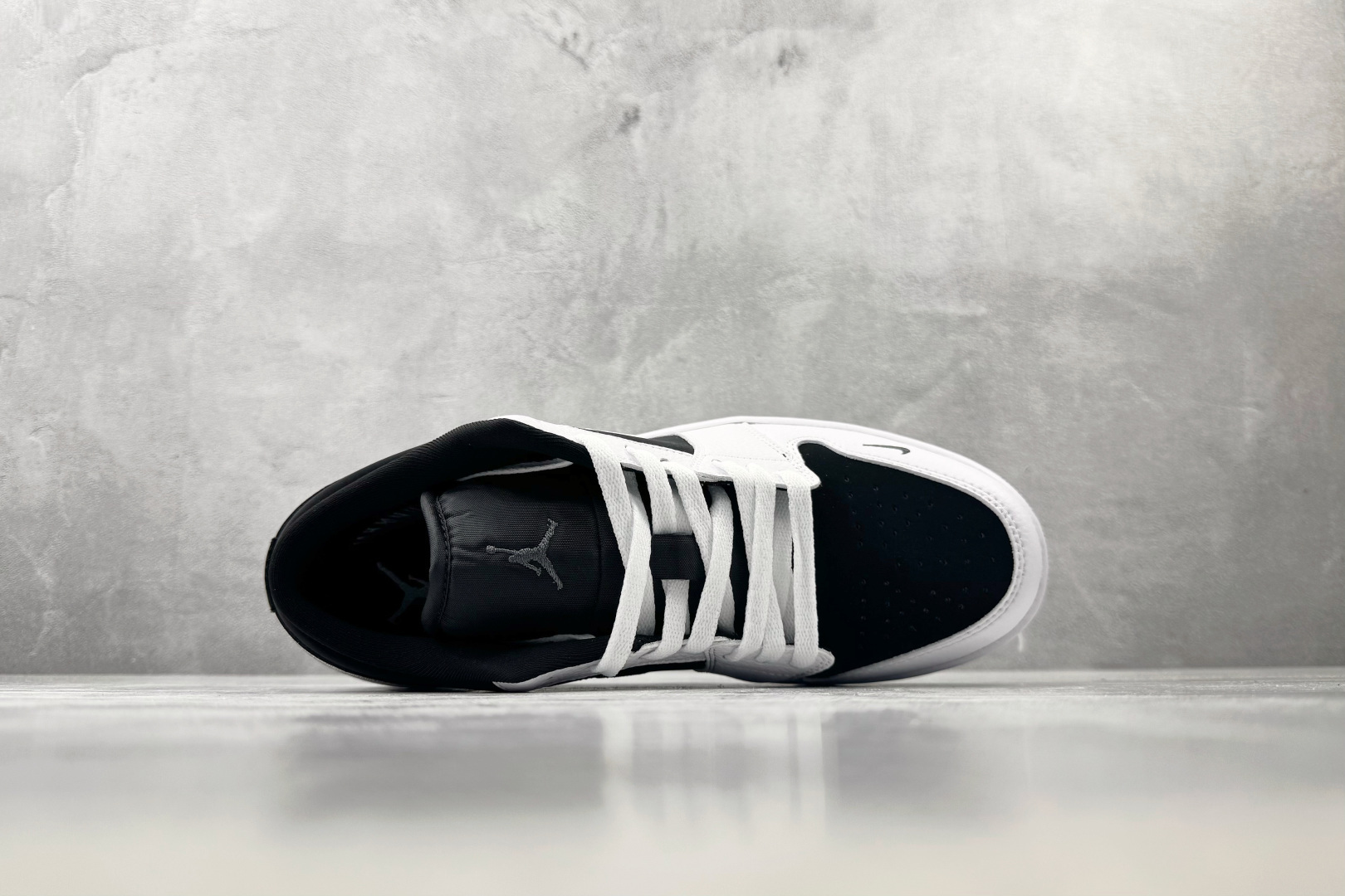 K版 综合版 Jordan Air Jordan 1 黑白 货号：IX6983 001 尺码：36 36.5 37.5 