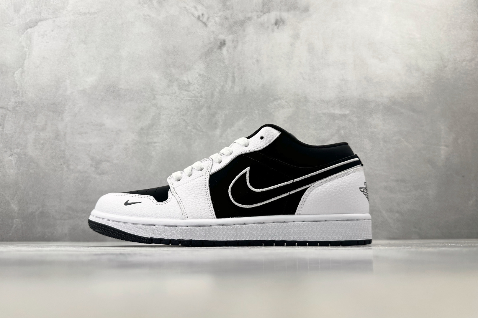 K版 综合版 Jordan Air Jordan 1 黑白 货号：IX6983 001 尺码：36 36.5 37.5 