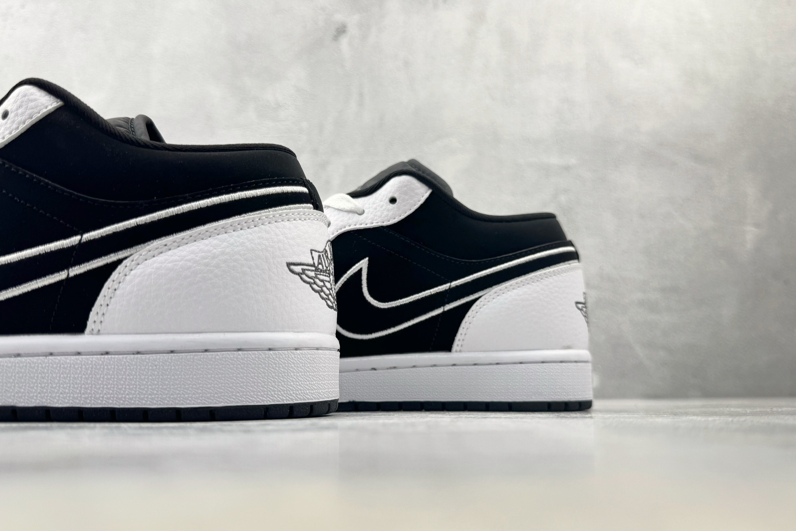 K版 综合版 Jordan Air Jordan 1 黑白 货号：IX6983 001 尺码：36 36.5 37.5 