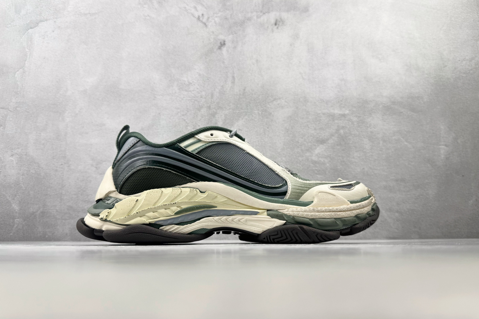 XA 最新外贸批次 Balenciaga巴黎世家 Triple S.2 GRADIENT 绿色拼米色 货号：WTR2G4