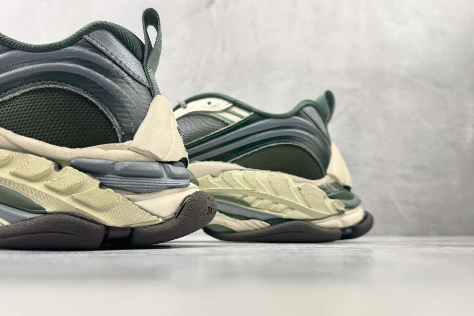 XA 最新外贸批次 Balenciaga巴黎世家 Triple S.2 GRADIENT 绿色拼米色 货号：WTR2G4