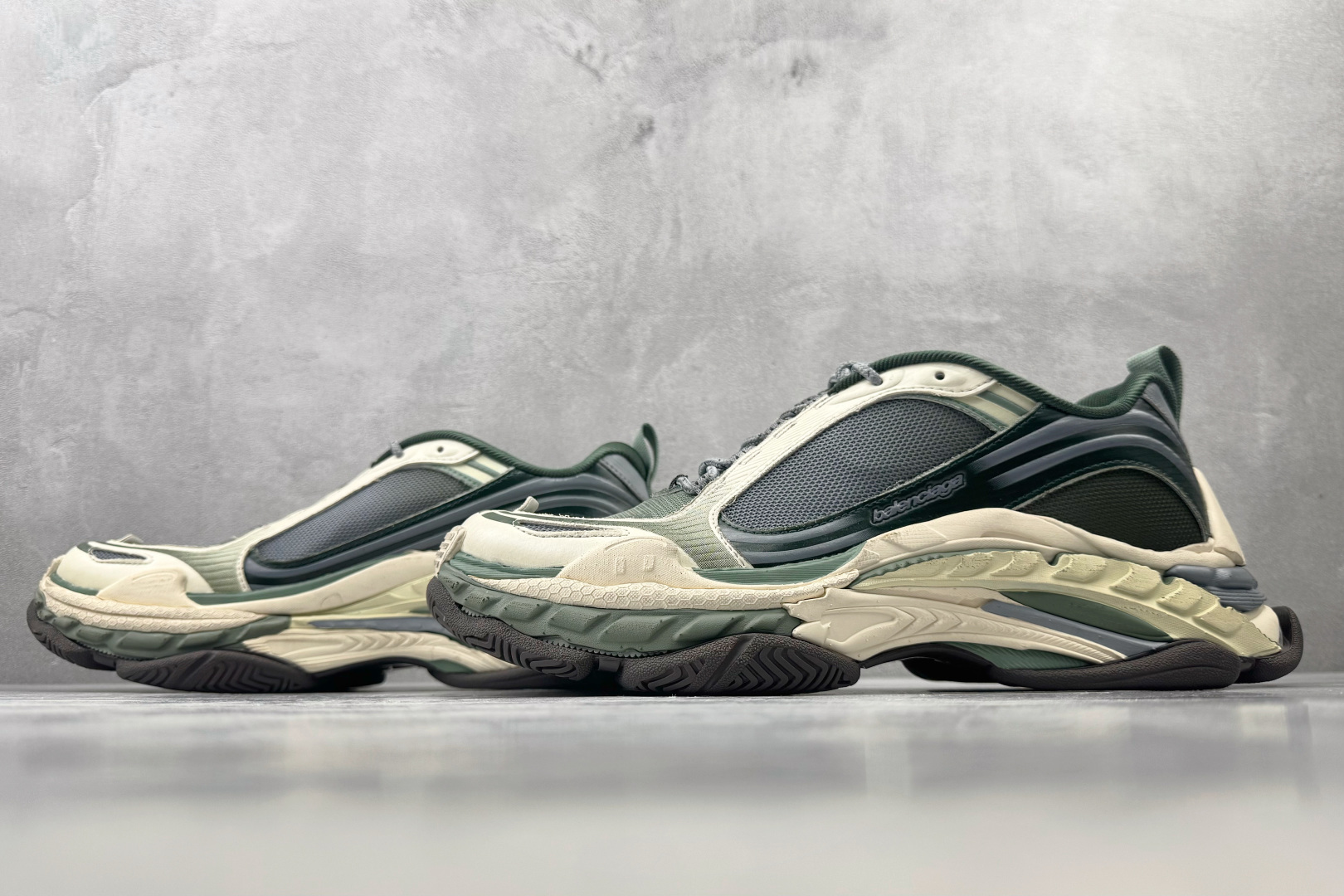 XA 最新外贸批次 Balenciaga巴黎世家 Triple S.2 GRADIENT 绿色拼米色 货号：WTR2G4
