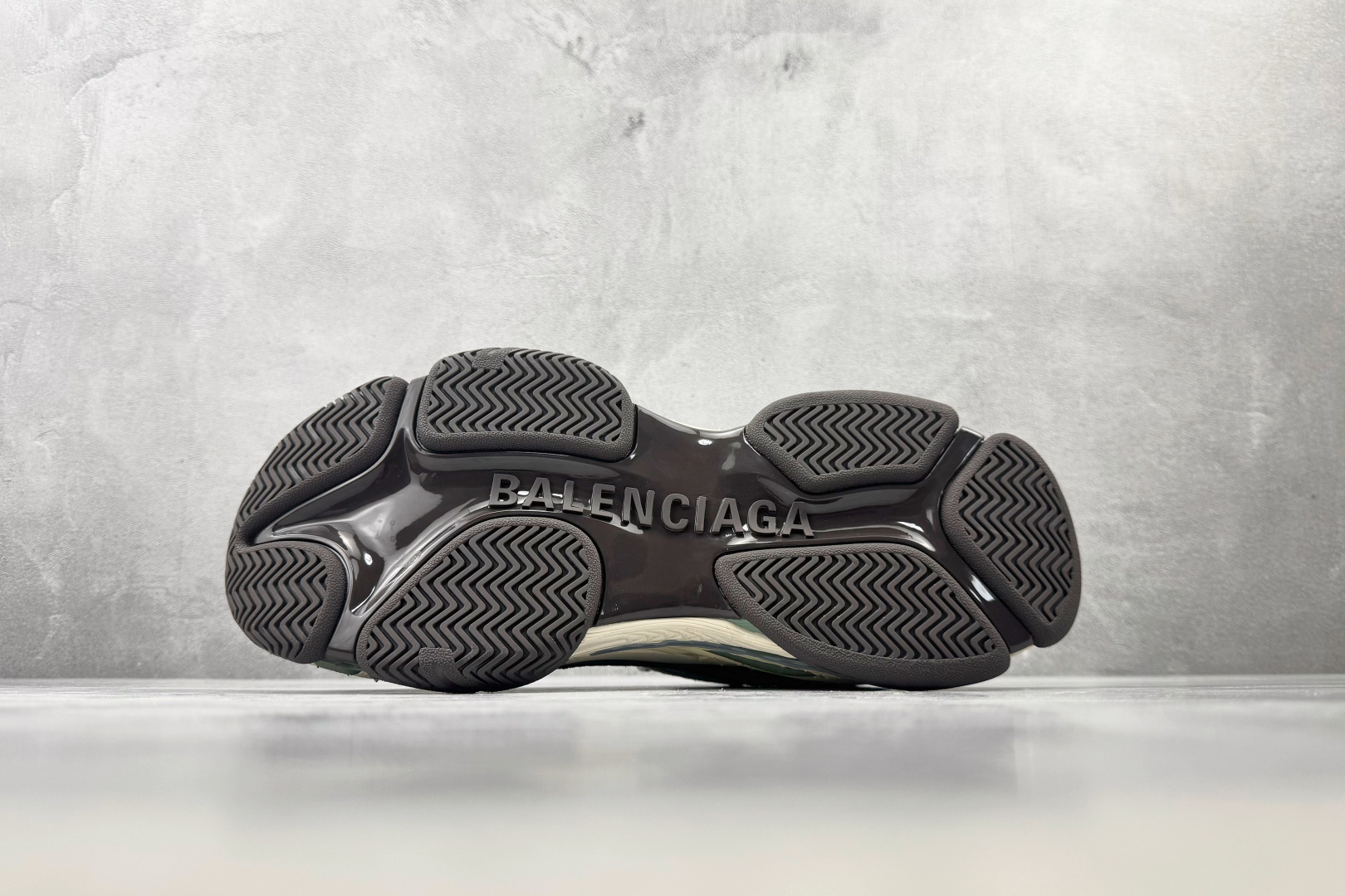 XA 最新外贸批次 Balenciaga巴黎世家 Triple S.2 GRADIENT 绿色拼米色 货号：WTR2G4