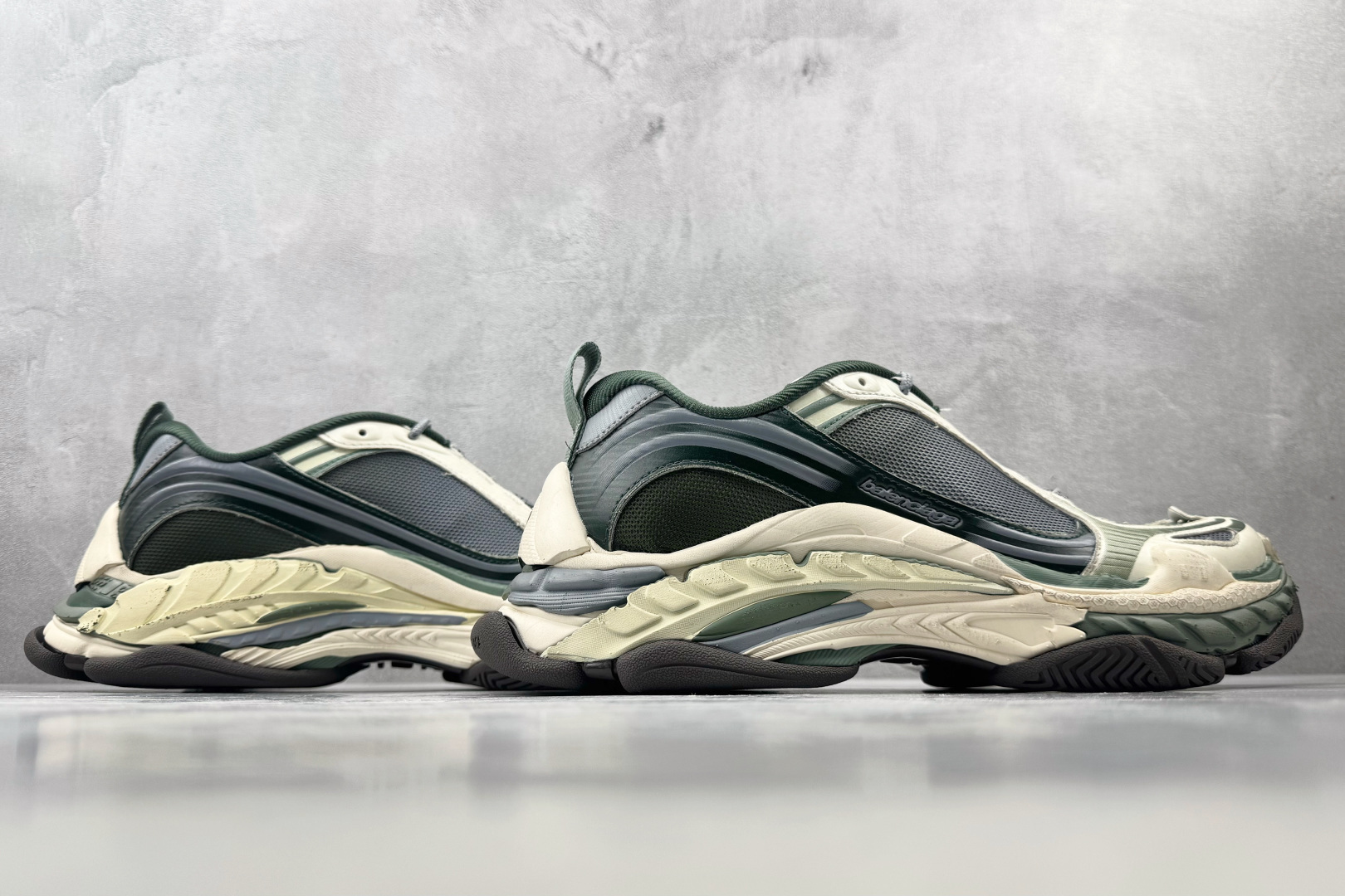 XA 最新外贸批次 Balenciaga巴黎世家 Triple S.2 GRADIENT 绿色拼米色 货号：WTR2G4