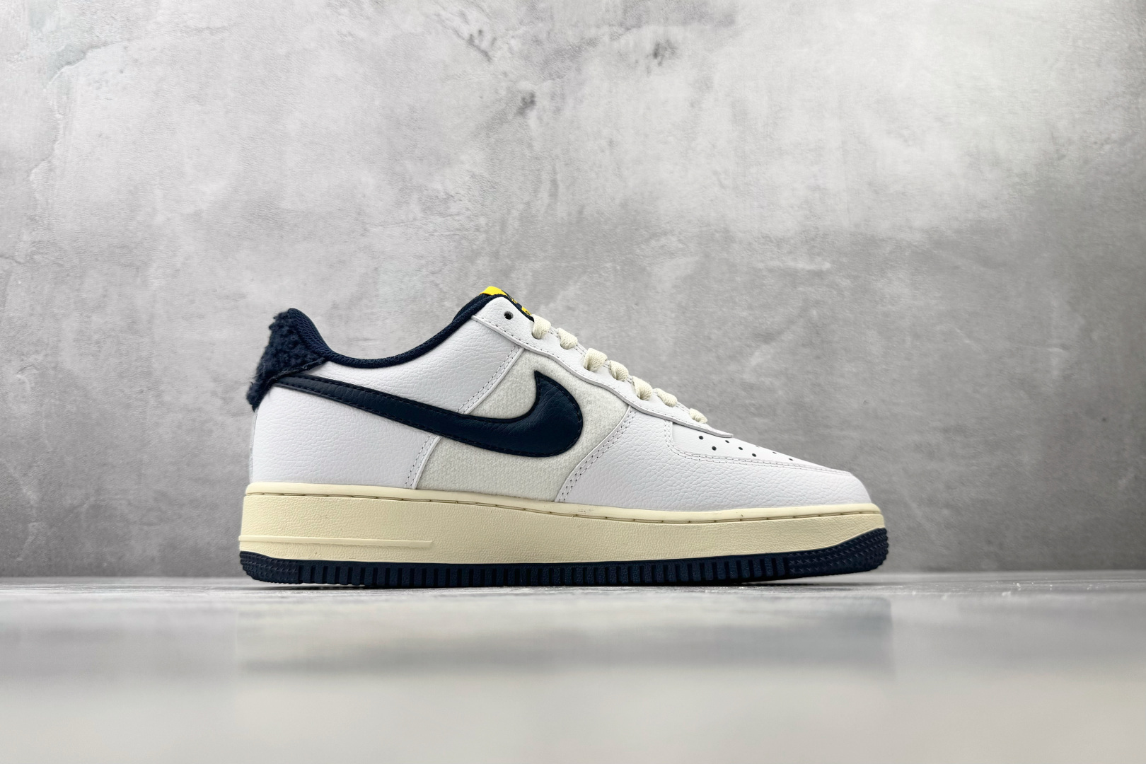 5A 口碑之作 Nike Air Force 1 '07 LV8 帆白蓝 货号：DO5220-141 尺码：36 36.