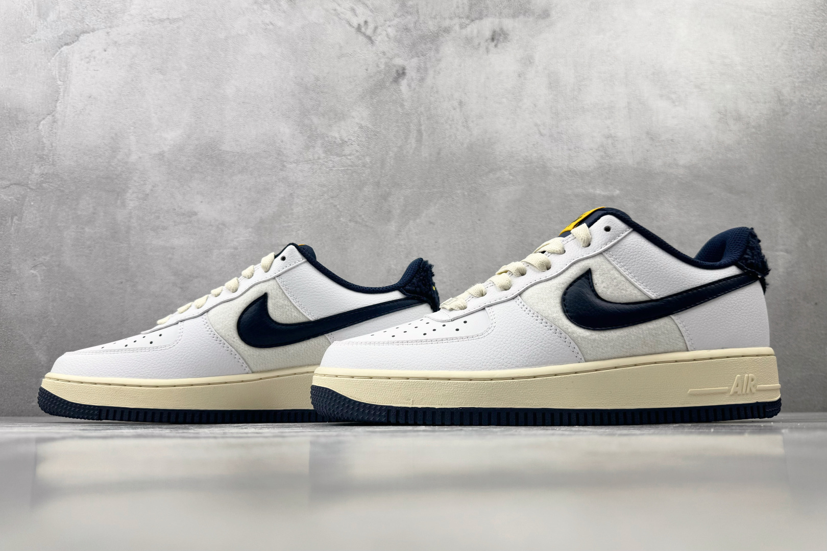5A 口碑之作 Nike Air Force 1 '07 LV8 帆白蓝 货号：DO5220-141 尺码：36 36.