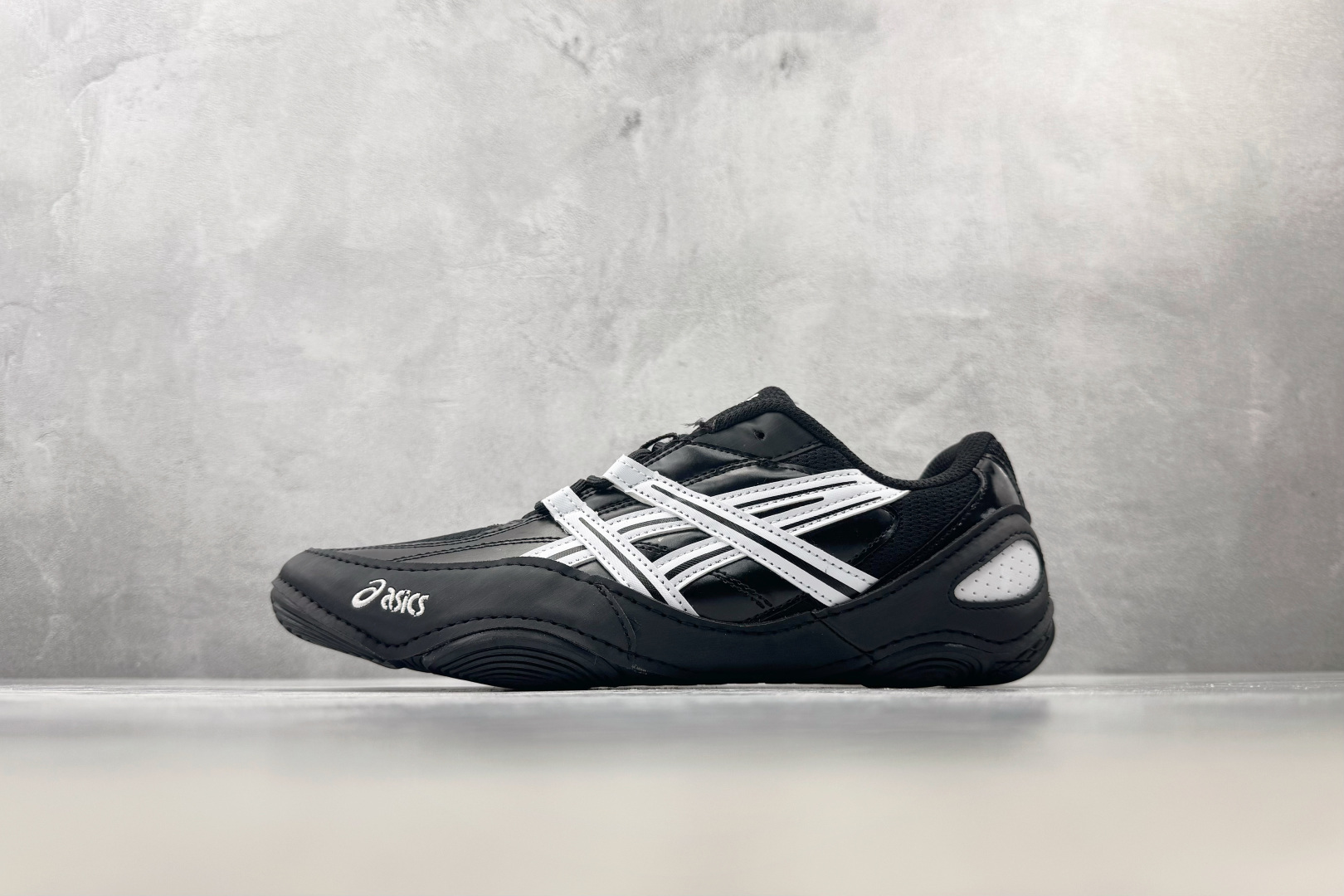 F 版 ASICS Hypersync 黑白 货号：1203A879 尺码：36 36.5 37 38.5 39 40 