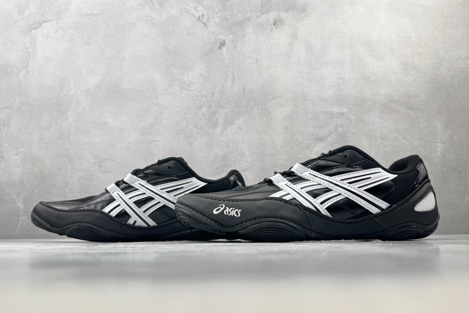 F 版 ASICS Hypersync 黑白 货号：1203A879 尺码：36 36.5 37 38.5 39 40 