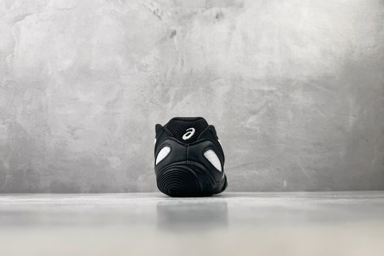 F 版 ASICS Hypersync 黑白 货号：1203A879 尺码：36 36.5 37 38.5 39 40 