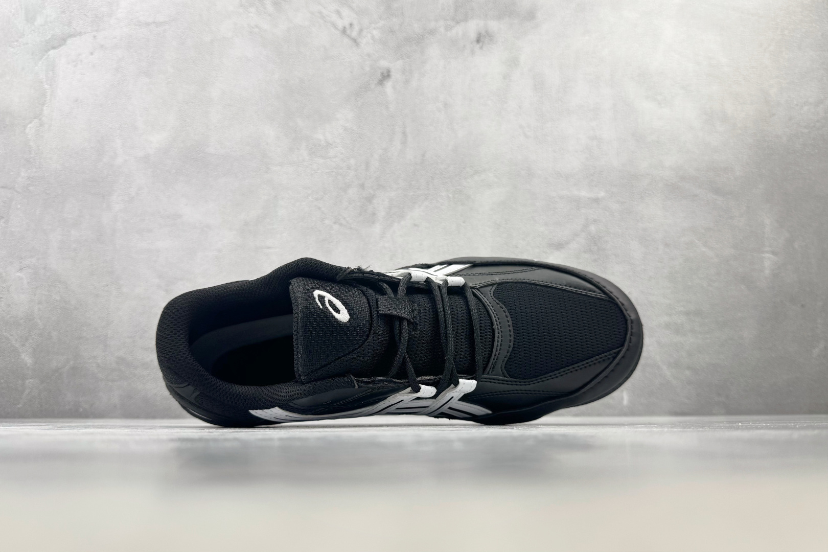 F 版 ASICS Hypersync 黑白 货号：1203A879 尺码：36 36.5 37 38.5 39 40 