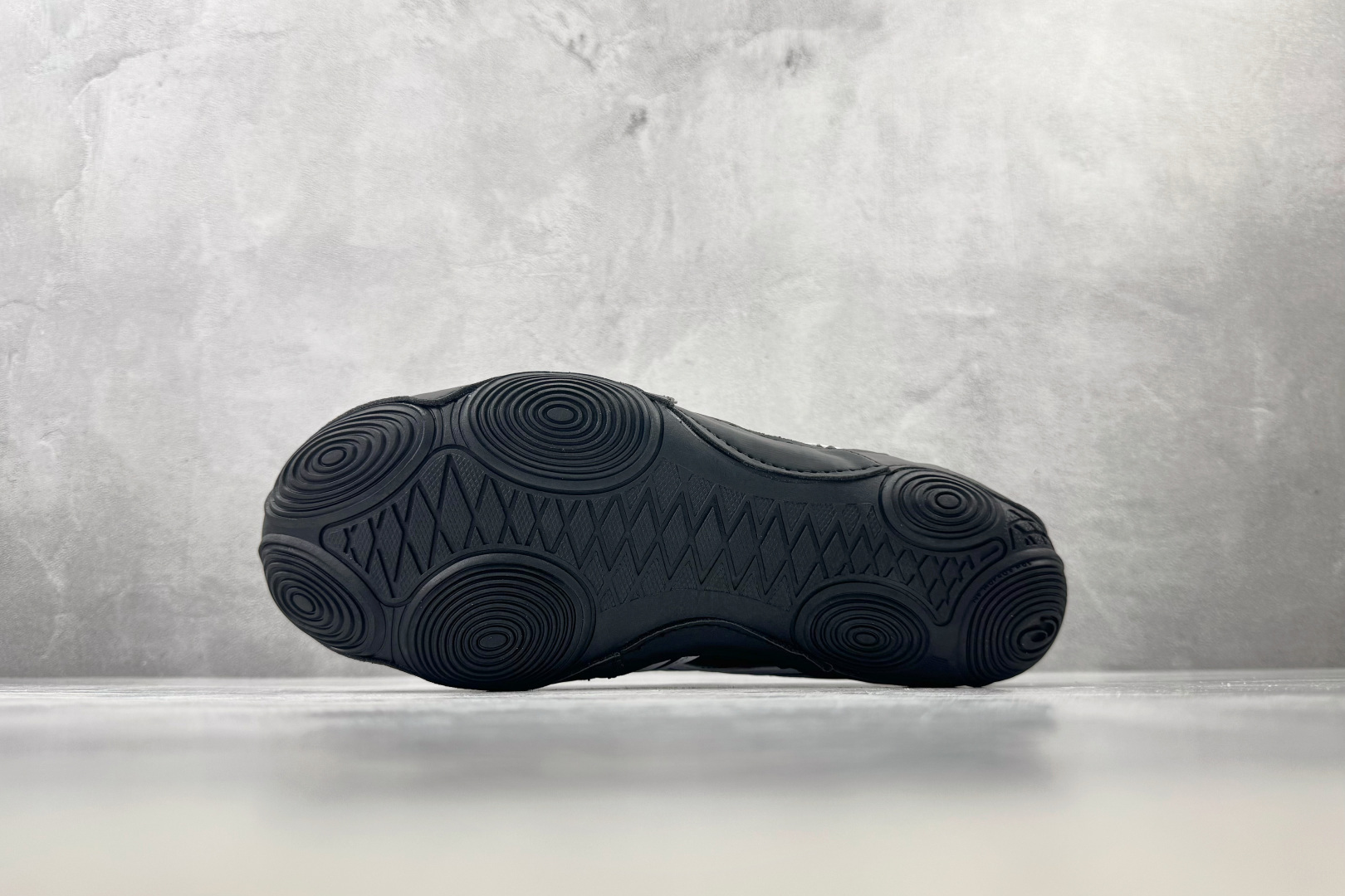 F 版 ASICS Hypersync 黑白 货号：1203A879 尺码：36 36.5 37 38.5 39 40 