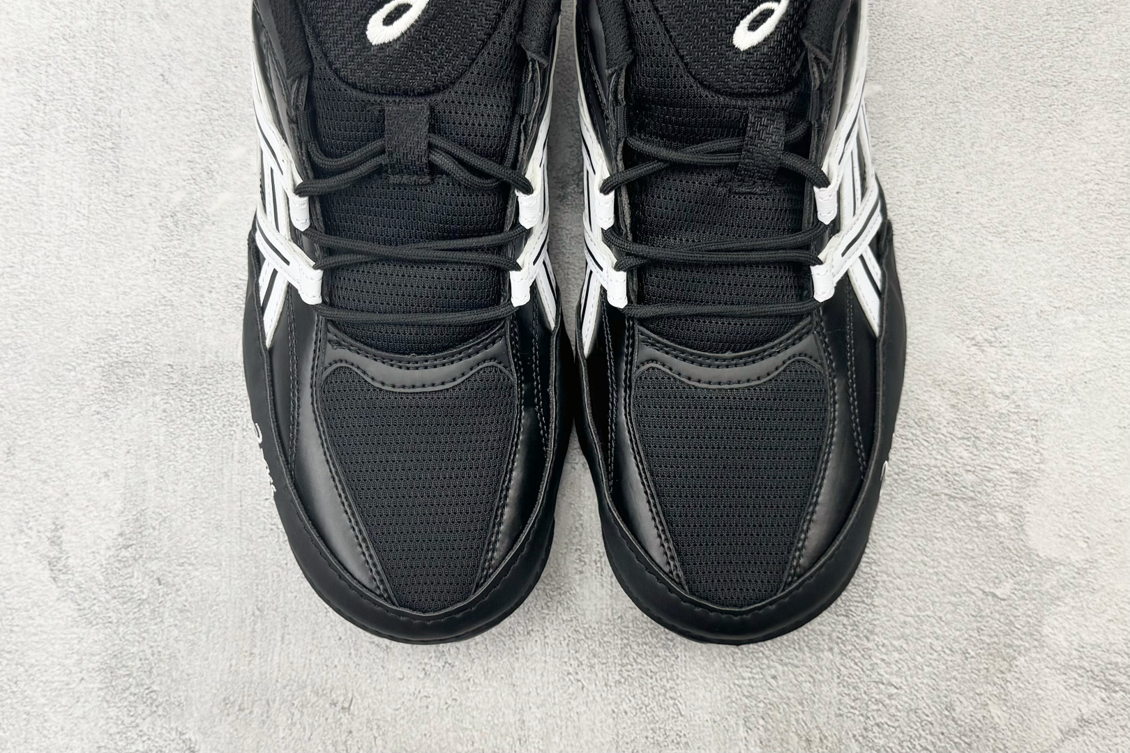 F 版 ASICS Hypersync 黑白 货号：1203A879 尺码：36 36.5 37 38.5 39 40 