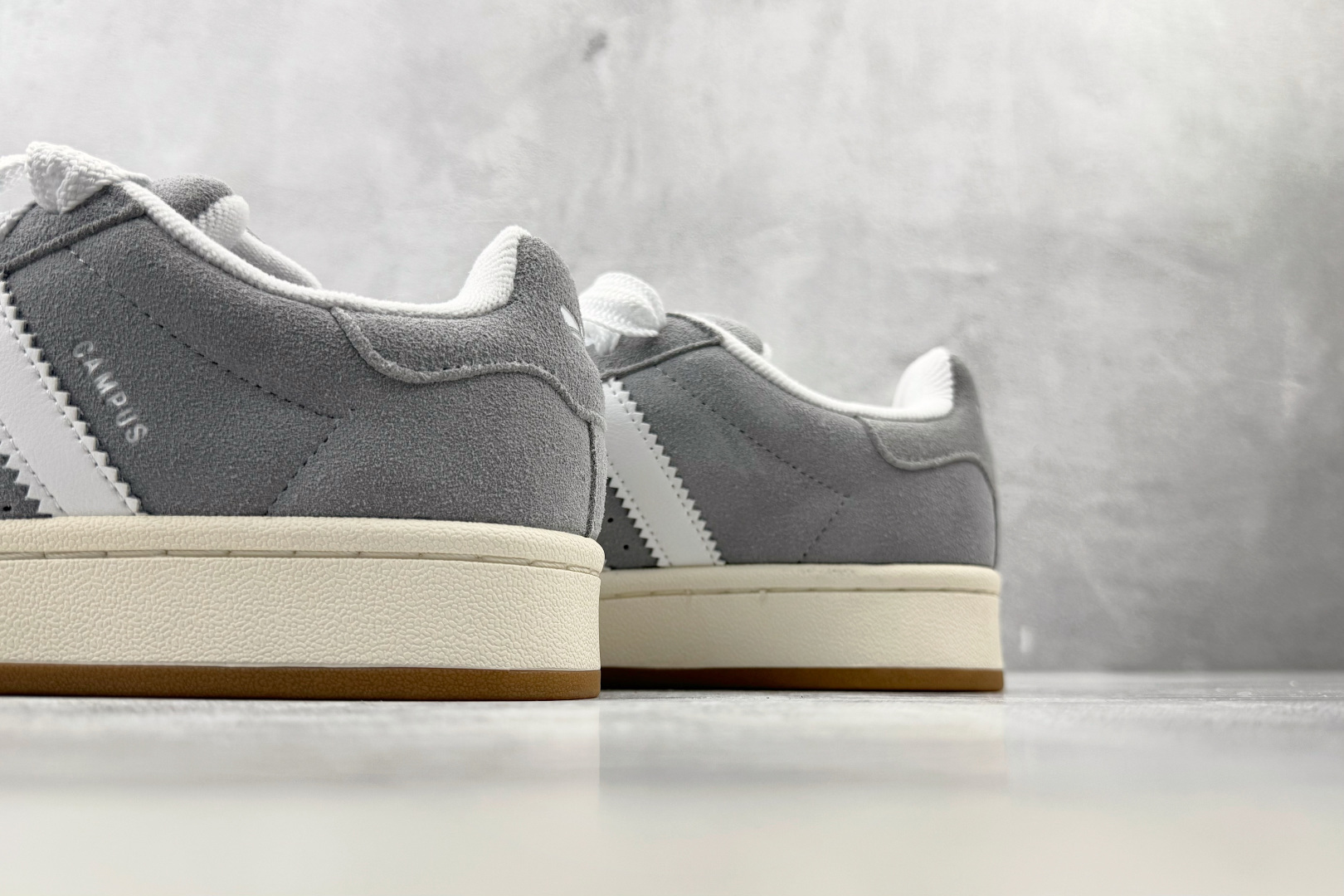 ZG 性价比天花板 adidas originals CAMPUS 00s 灰白 货号：HQ8707 尺码：35.5 3