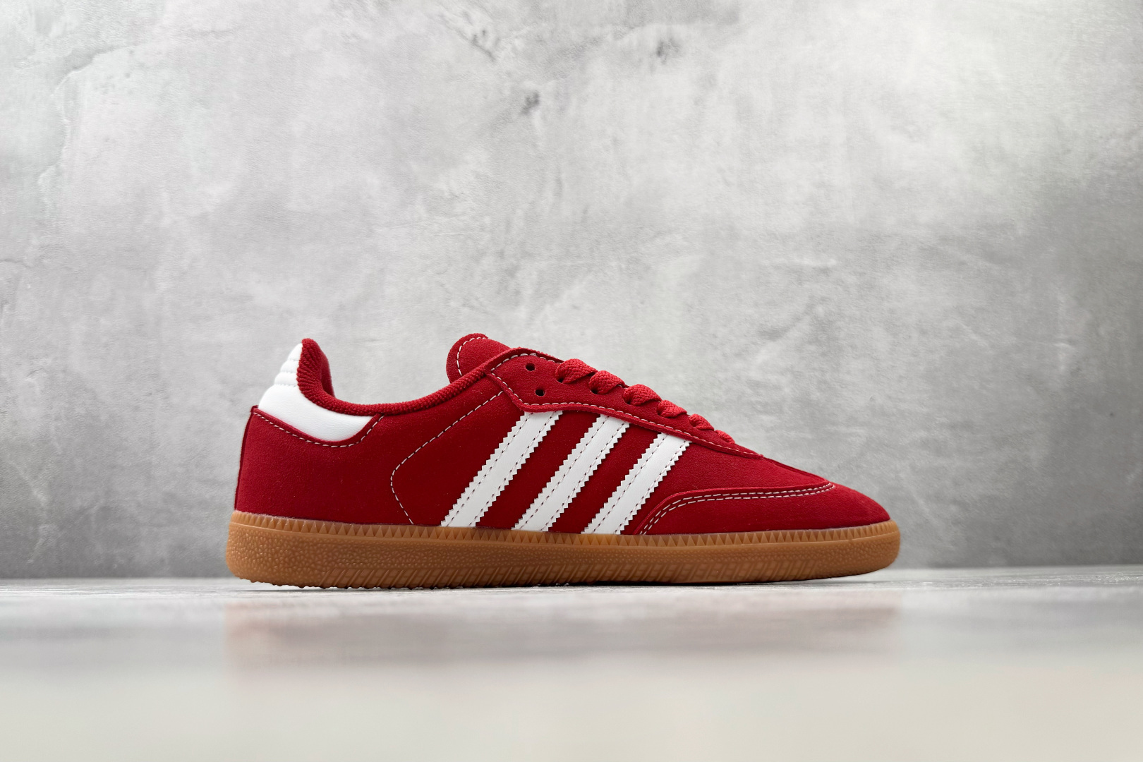 R版 出口订单 adidas originals SAMBA OG 红色 货号:KJ2788 尺码:35.5 36 36 R版 出口订单 adidas originals SAMBA OG 红色 货号:KJ2788 尺码:35.5 36 36