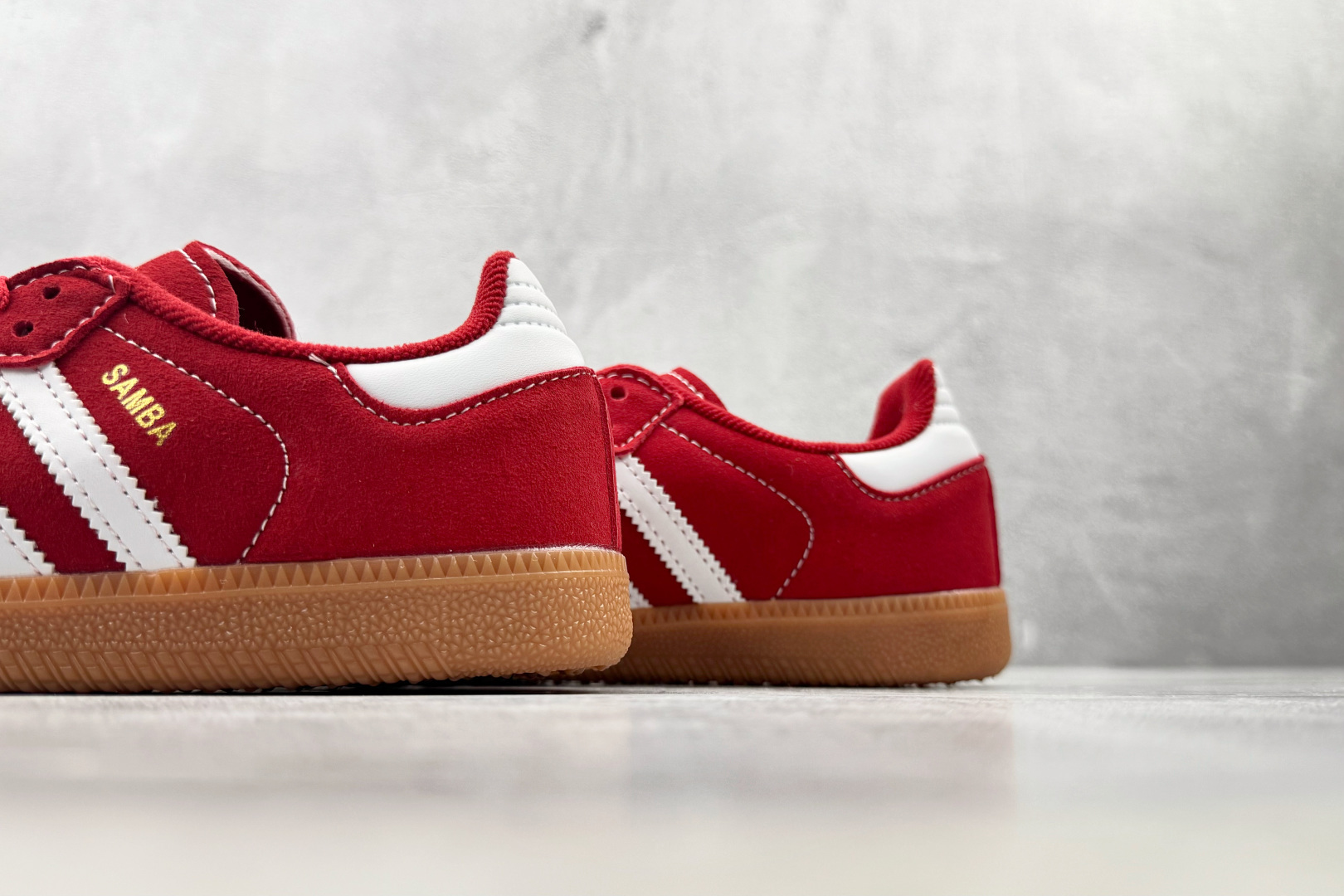 R版 出口订单 adidas originals SAMBA OG 红色 货号:KJ2788 尺码:35.5 36 36 R版 出口订单 adidas originals SAMBA OG 红色 货号:KJ2788 尺码:35.5 36 36