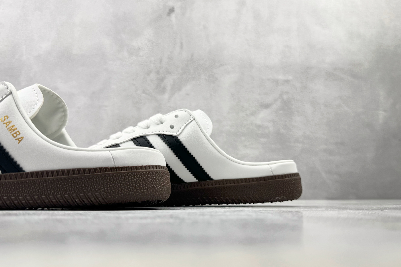 R版 出口订单 adidas originals SAMBA 白色 货号：LC5441 尺码：35.5 36 36.5 