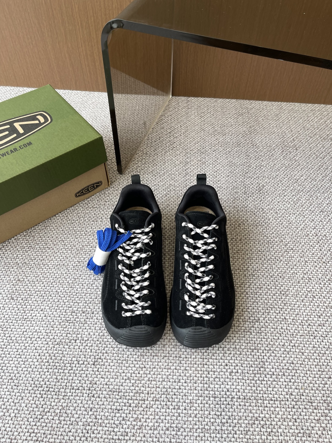 NO:260750,Keen Cohen Niche trendy brand 25ss Spring and Summer New Jasper Mountain Series Ugly Cute Outdoor Shoes Hiking Shoes Japanese Street Retro Ugly Shoes That Can Walk 200% Eyes Ugly Cute, It's so good to wear! The body of cowhides is good, breathable and comfortable. It's right to choose hiking citywalk. The sole is soft enough and has good elasticity. The original replacement shoelaces are delivered with colorful uppers. The upper is imported from Niujing. The inner foot pad breathable net. The sole is original customized rubber outsole. Size 35-39 (40 customized), casual shoes/sports shoes, sneakers, cowhide19860909Keen 科恩 小众潮牌 25ss春夏新款 Jasper山系 丑萌 户外鞋 登山鞋 日系街头复古风 可以暴走2w步的丑鞋 第一眼丑萌丑萌,一上脚真香! 牛皮鞋身的包裹性hin好,透气舒适 徒步登山 citywalk选它准没错 鞋底足够软,回弹性不错 配送原版替换鞋带 多姿多彩 鞋面采用原版进口牛京 内里垫脚透气网 鞋底原版定制橡胶大底 码数35-39（40定做）,休闲鞋/运动鞋,sneakers,cowhide,Women's Shoes